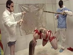 Большая жопа блондинки превратилась в решето