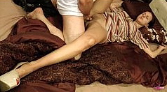 Пьяную подружку крепко трахнули и кончили на личико