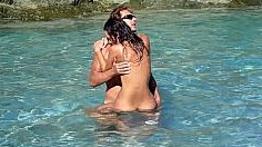 В прозрачном озере