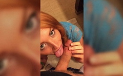 Рыжая делает минет в туалете (частное порно)