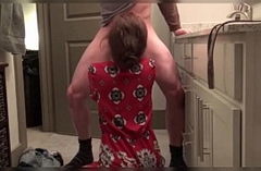 Минет, лизание яиц и жопы в туалете