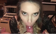 Член брызжет мне в рот, а я кайфую!