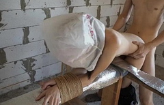 Прораб связал машинистку строительного крана и отымел