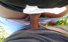 Сняла трусики и стоя впустила писюн товарища в свою норку