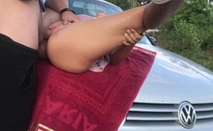 Свернули с трассы трахнуться на капоте Volkswagen