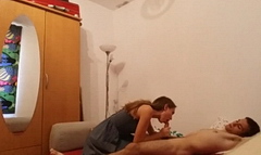 18-летняя бережет целку, пока только сосет!