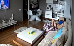 С другом подсматриваем за сестрой, когда никого нет дома