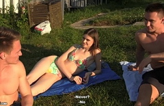 Русские пикаперы затащили 18-летнюю Сашу на природу