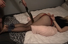 Заковал подругу в наручники и отшлепал