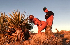 Может вставишь мне этот кактус в жопу? Я так быстрей кончу!