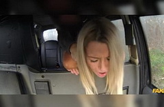 Таксисту досталась озабоченная пассажирка