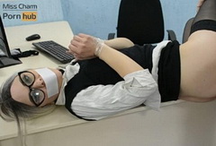 Задок секретарши терпит сексуальные прихоти босса