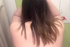 В ванной супруга более грациозная. Трах сзади