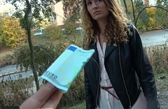 За 200 евро КУДРЯВАЯ отдалась в подворотне