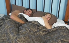 Сынок не удержался и ВСТАВИЛ маме прямо в кровати!