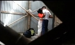 Индийский парень отымел училку за гаражами (скрытая камера)