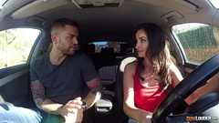 Инструктор по вождению дал потрогать свой РЫЧАГ переключения скоростей!