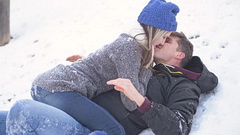 Нагулявшись, русская девка захотела прокатиться на ХУЮ бойфренда-иностранца