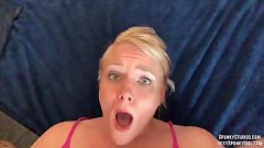 Я ебу мою сестру с большой задницей, после того как застал ее за мастурбацией на порно