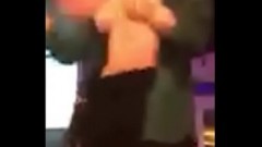 Русская девушка в клубе перебухала и оголила сиськи