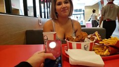 Накормил сучку в KFC и отымел в туалете