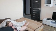 Развратная семья - сестра тайно сосет мой член под одеялом