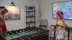 Игра в настольный футбол на раздевание закончился страстным сексом