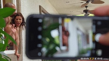 Соседи подглядывают, как НИГЕР трахает хозяйку